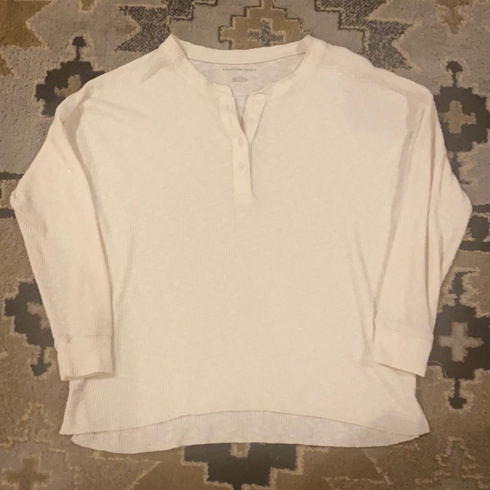 Large cream 3/4 sleeve American Eagle shirt